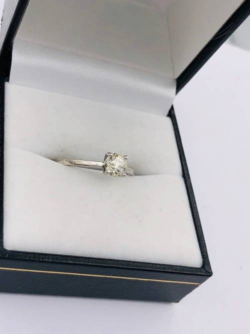 *0.55CT DIAMOND ENGAGEMENT RING*R1 BIDS