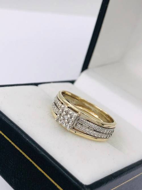 *9CT TWO-TONE DIAMOND CHEQERED RING* 0.31CT DIA!