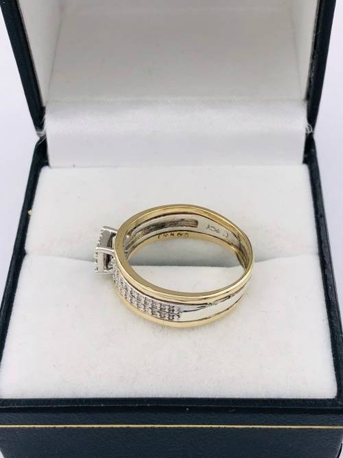 *9CT TWO-TONE DIAMOND CHEQERED RING* 0.31CT DIA!