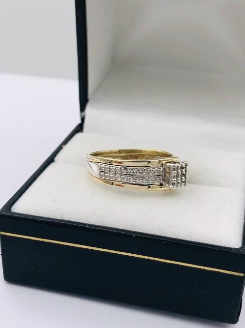 *9CT TWO-TONE DIAMOND CHEQERED RING* 0.31CT DIA!