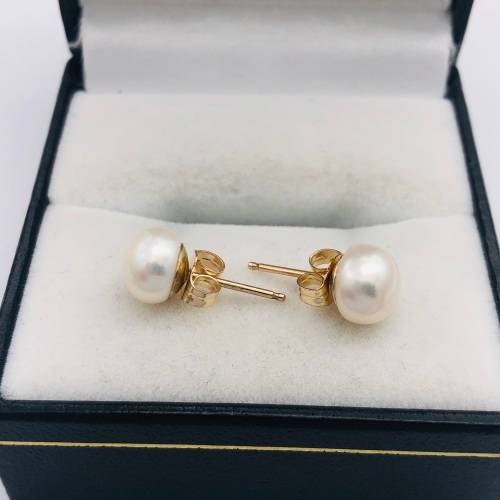 *9CT GOLD PEARL EARRINGS* R1 BIDS