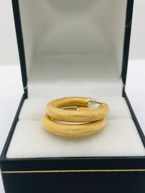 *18CT THICK SNAKESKIN GOLD HOOP EARRINGS* R1 BIDS!