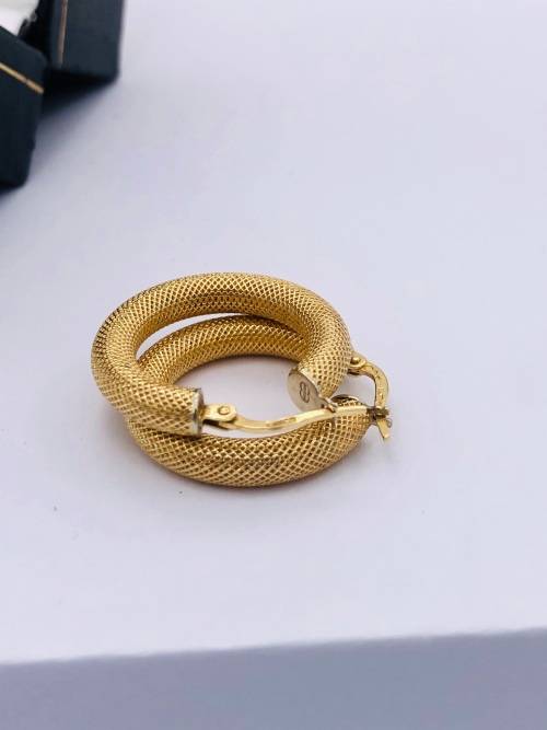 *18CT THICK SNAKESKIN GOLD HOOP EARRINGS* R1 BIDS!