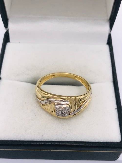 *9CT TWO-TONE GOLD CLUSTER RING* R1 BIDS