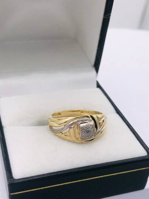 *9CT TWO-TONE GOLD CLUSTER RING* R1 BIDS