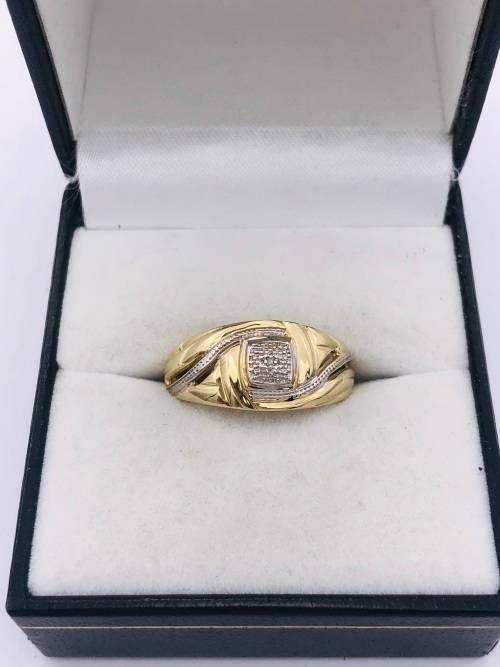 *9CT TWO-TONE GOLD CLUSTER RING* R1 BIDS