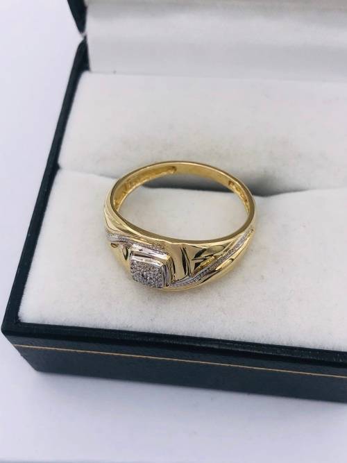 *9CT TWO-TONE GOLD CLUSTER RING* R1 BIDS