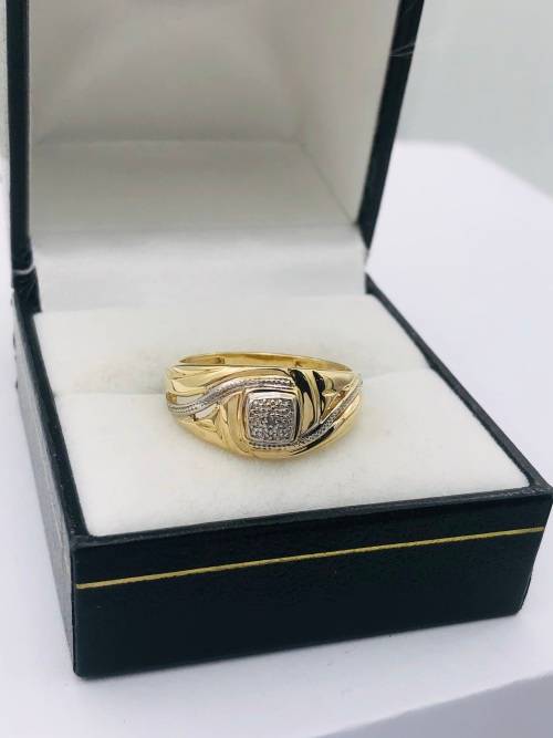 *9CT TWO-TONE GOLD CLUSTER RING* R1 BIDS