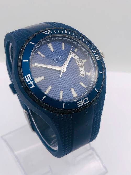 *GUESS MENS SPORTS WATCH* R1 BIDS!