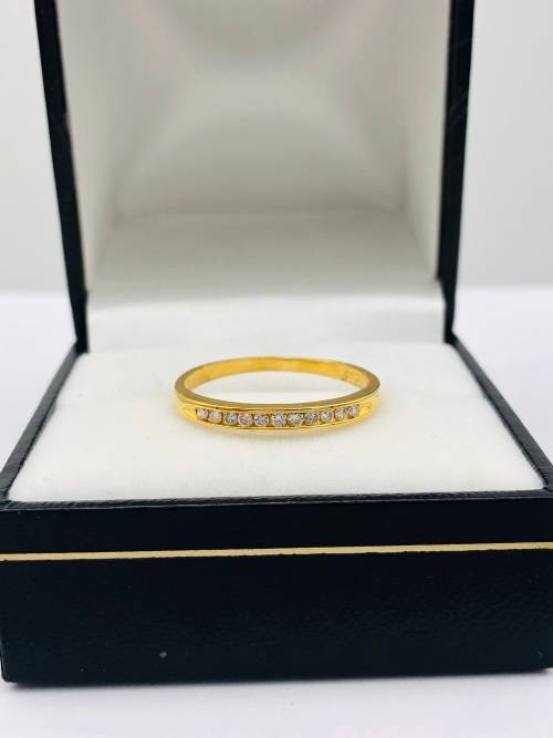 *18CT GOLD DIAMOND ETERNITY RING* 0.20CT OF DIAMONDS!