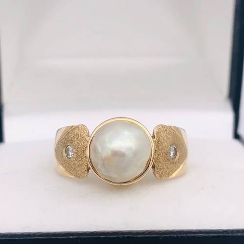 *9CT GOLD LARGE PEARL RING* R1 BIDS!