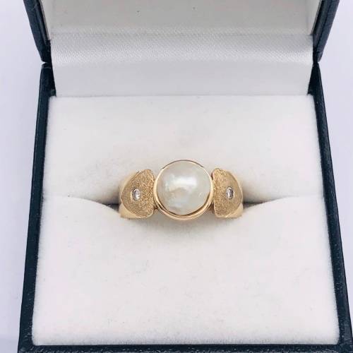 *9CT GOLD LARGE PEARL RING* R1 BIDS!