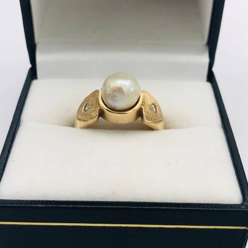 *9CT GOLD LARGE PEARL RING* R1 BIDS!