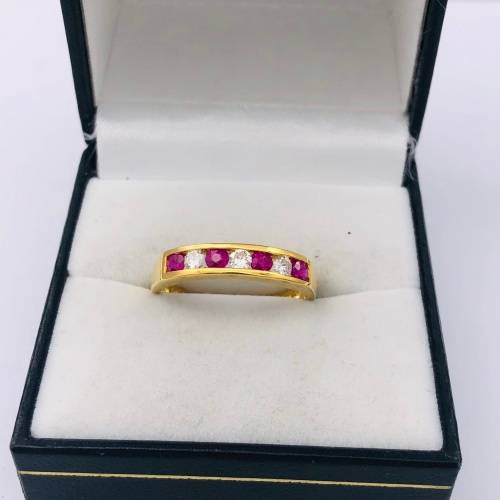 *9CT GOLD DIAMOND & RUBY RING* R1 BIDS!