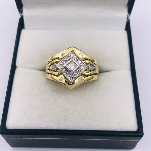 *18CT GOLD 0.60CT CLUSTER DIAMOND RING* R1 BIDS!