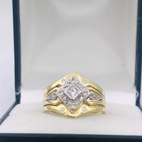 *18CT GOLD 0.60CT CLUSTER DIAMOND RING* R1 BIDS!