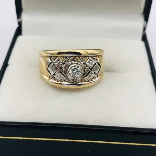 *9CT GOLD DIAMOND BASKET CYCLOPS RING* R1 BIDS!