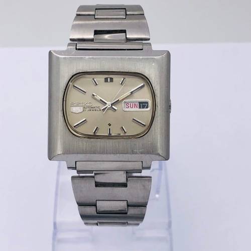 *SEIKO 5 AUTOMATIC MENS WATCH* COLLECTORS PIECE!