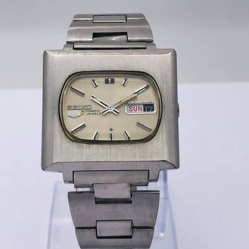 *SEIKO 5 AUTOMATIC MENS WATCH* COLLECTORS PIECE!