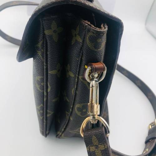 *LOUIS VUITTON POCHETTE METIS CROSSBODY BAG* GREAT CONDITION!