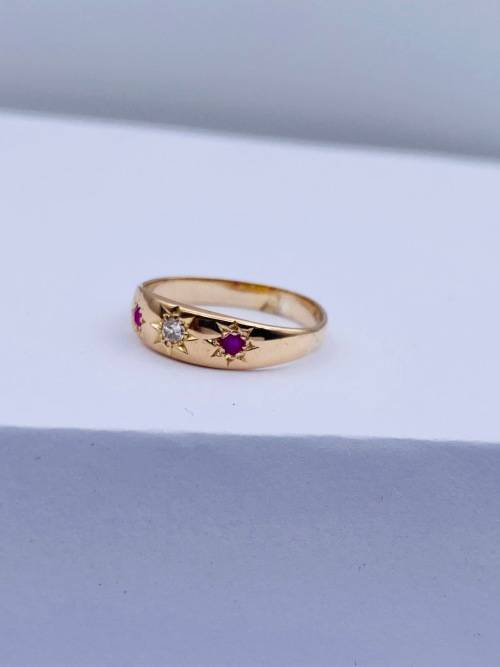 *18CT ROSE GOLD RUBY & DIAMOND TRINITY RING* R1 BIDS