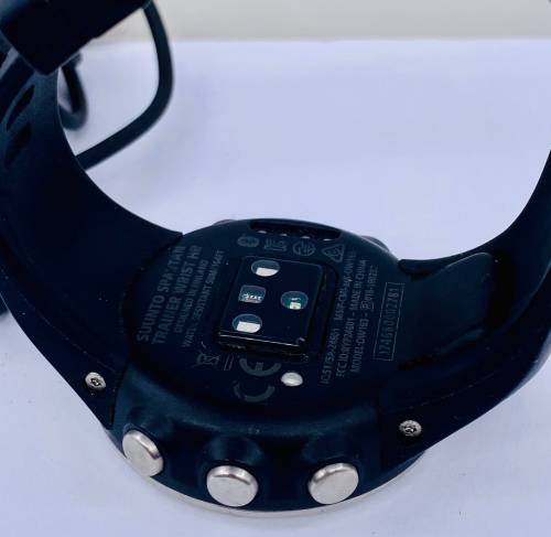 *SUUNTO SPORTS SMARTWATCH WITH CHARGER* R1 BIDS!