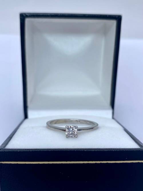 *WHITE GOLD DIAMOND SOLITAIRE RING* 0.30CT DIAMOND!