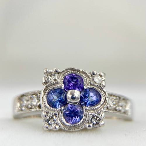 *VERNON WHITE DIAMOND & TANZANITE ENGAGEMENT RING!* 18K GOLD!