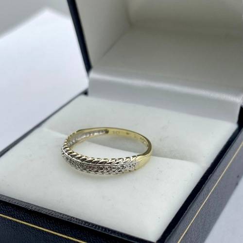 *9CT GOLD FEATHER RING* R1 BIDS!