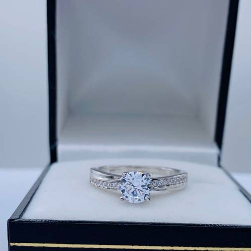 *SOLID SILVER CUBIC SOLITAIRE RING* R1 BIDS