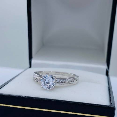 *SOLID SILVER CUBIC SOLITAIRE RING* R1 BIDS
