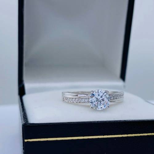 *SOLID SILVER CUBIC SOLITAIRE RING* R1 BIDS