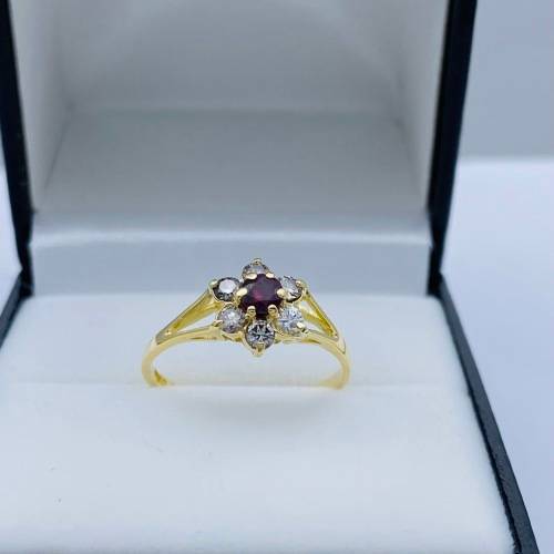 *18CT DIAMOND & RUBY CLUSTER RING* R1 BIDS