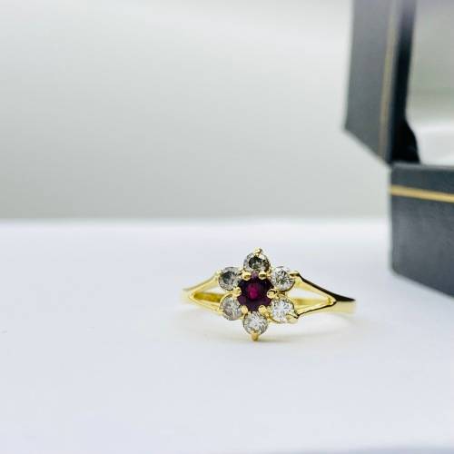 *18CT DIAMOND & RUBY CLUSTER RING* R1 BIDS