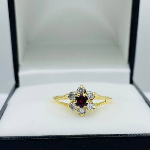 *18CT DIAMOND & RUBY CLUSTER RING* R1 BIDS
