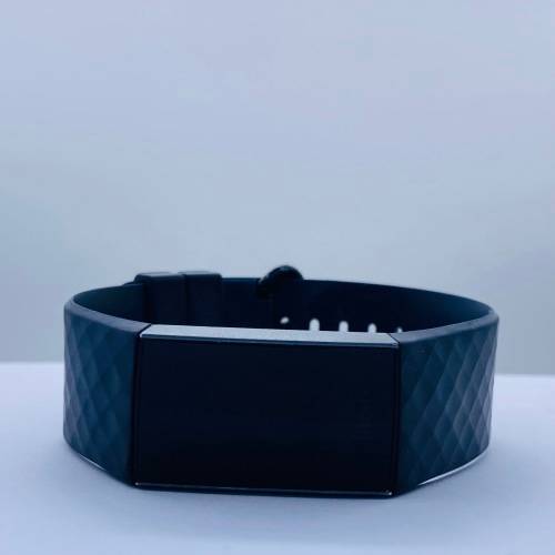 *EXCELLENT FITBIT CHARGE 3 SMARTWATCH* WITH CHARGER!
