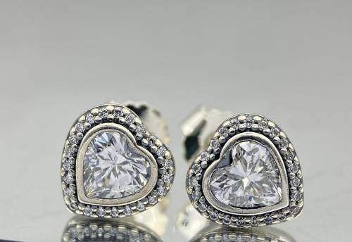 *LUXURY PANDORA ELEVATED HEART STUD EARRINGS* R1 BIDS