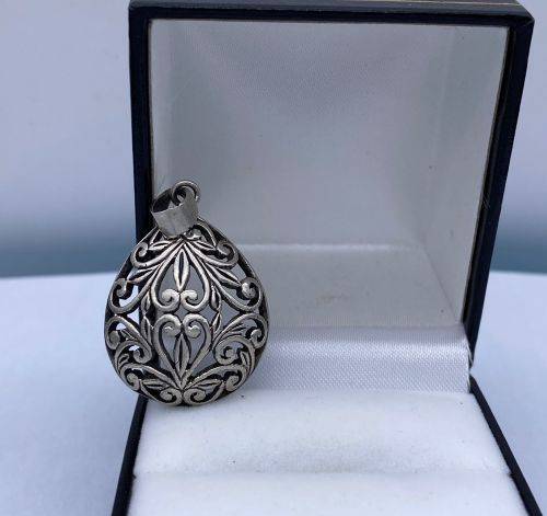 *COLLECTORS VINTAGE VICTORIAN SILVER PENDANT* R1 BIDS!