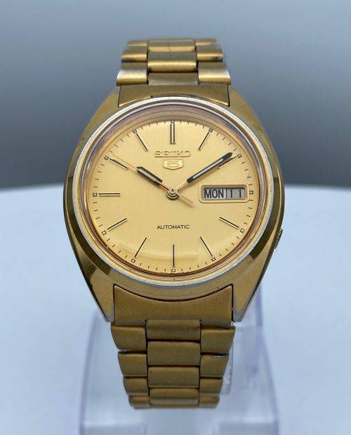 GOLD SEIKO 5 AUTOMATIC MENS DAY-DATE WATCH R1 BIDS!