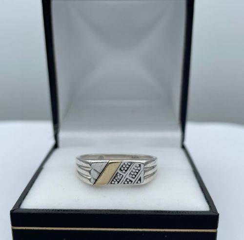***VINTAGE 9K GOLD & SILVER STUDDED RING*** R1 BIDS!!!