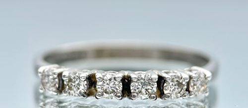 ***DAZZLING 0.30CT WHITE GOLD DIAMOND HALF ETERNITY RING* R1 BIDS