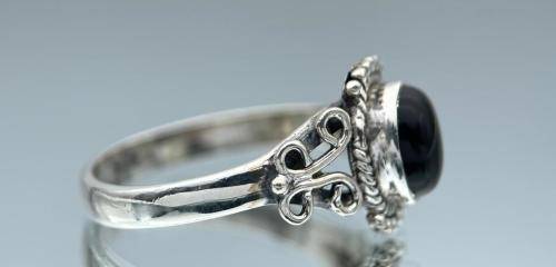 ***RETAIL: R3000 - BEAUTIFUL BLACK OPAL STERLING SILVER VICTORIAN RING* R1 BIDS