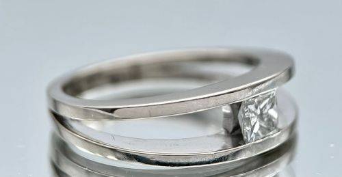 RETAIL:R15000 - 18K WHITE GOLD PRINCESS DIAMOND MILLENIUM RING!