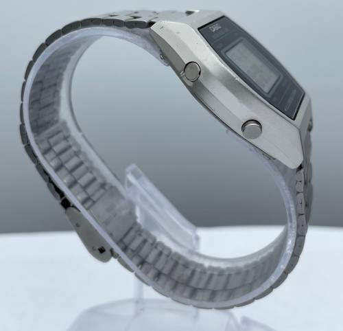 RETAIL:3000 - CASIO ILLUMINATOR CLASSIC SPORTS WATCH
