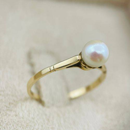 LOVELY YELLOW GOLD PEARL SOLITAIRE RING!