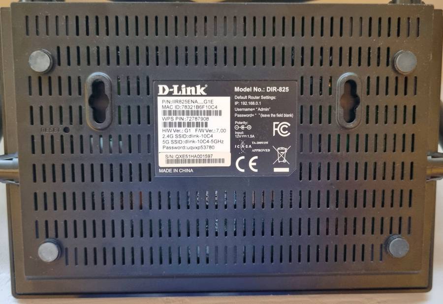 D-link DIR-825 Wi-Fi Gigabit Router (No power cable)