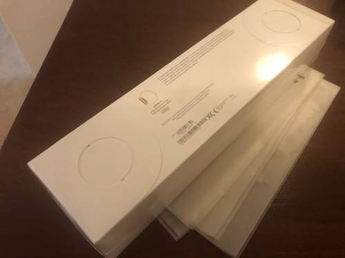 Apple Watch Series 5 - 40mm - GPS Only - Gold Aluminium Case - Pink Sports Strap - NEW