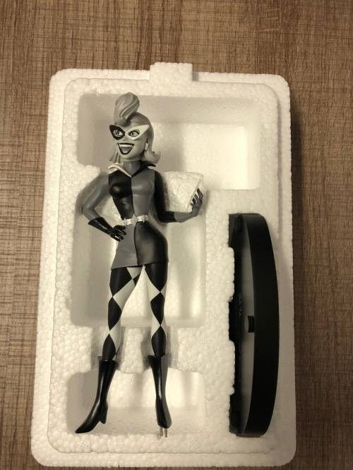 ULTRA-RARE | BATMAN BLACK AND WHITE STATUE NO.69 - LIMITED EDITION #0272