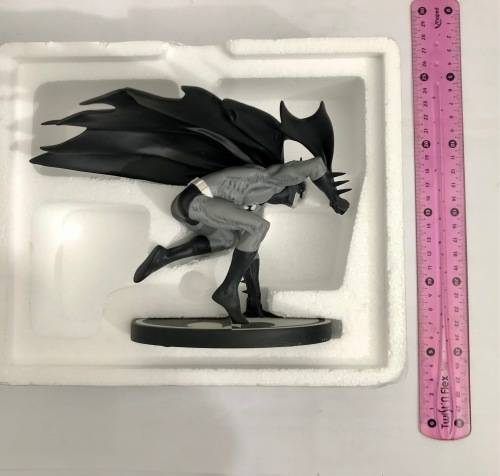 ULTRA-RARE | BATMAN BLACK AND WHITE STATUE NO.5 - LIMITED EDITION #0309