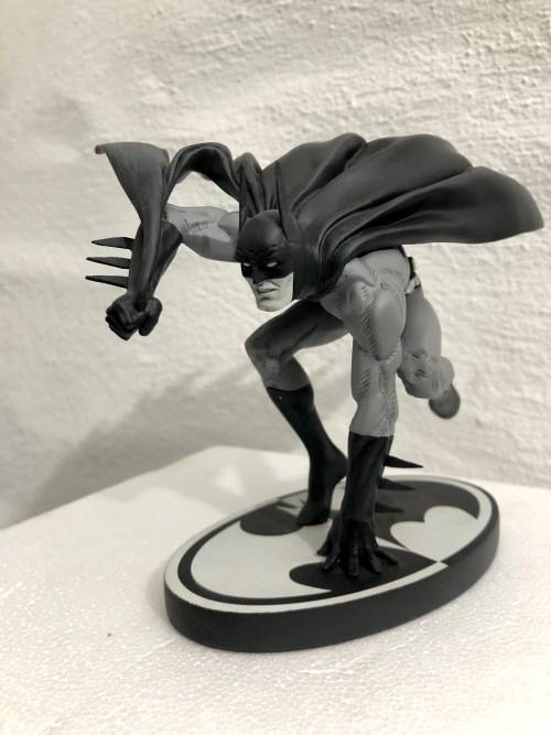 ULTRA-RARE | BATMAN BLACK AND WHITE STATUE NO.5 - LIMITED EDITION #0309